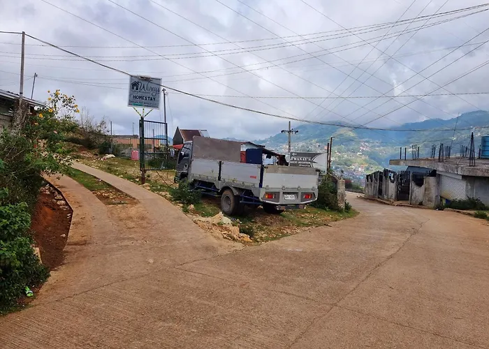 Wanay'S Rocky Mountain Homestay